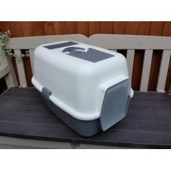 Cat litter tray with cover and flap