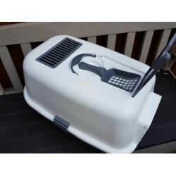 Cat litter tray with cover and flap