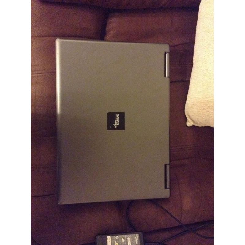 Fujitsu Siemens Esprimo Mobile V5535