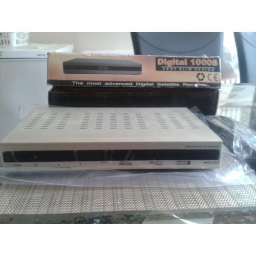DIGITAL 1000S QUICK INSTALL 4000 TV CHANALS BOX WITH BOOK AND REMOTE,HARDLY USED