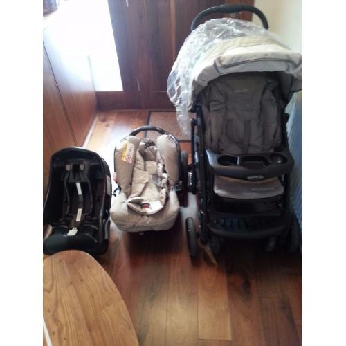 Graco Quattro Tour Deluxe Travel System **Used**