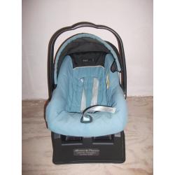 MAMAS and PAPAS car seat