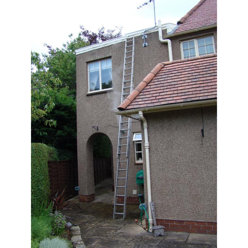 Aluminium two section extending ladder