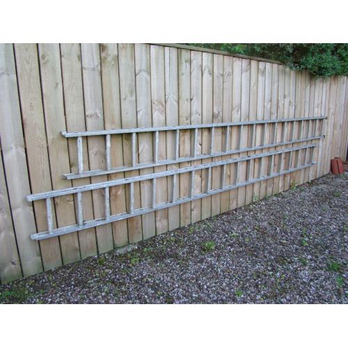 Aluminium two section extending ladder
