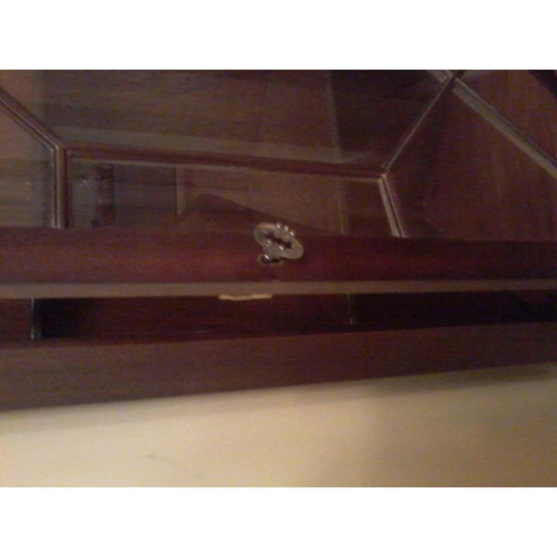 Display corner unit