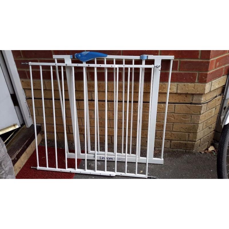 Lindam baby gate