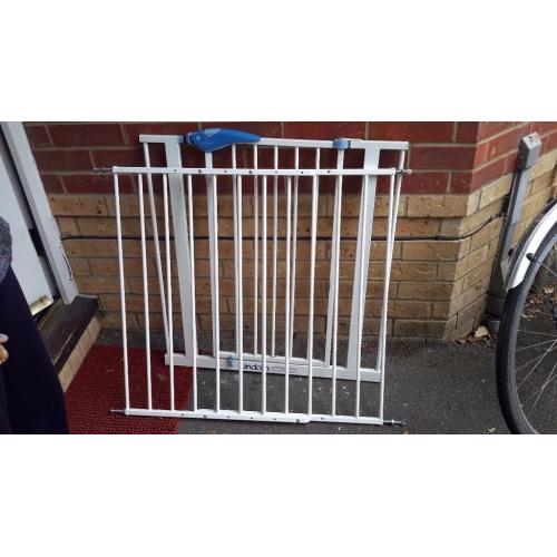 Lindam baby gate