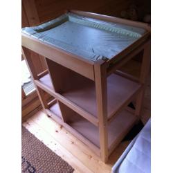 Changing table - Mamas and Papas