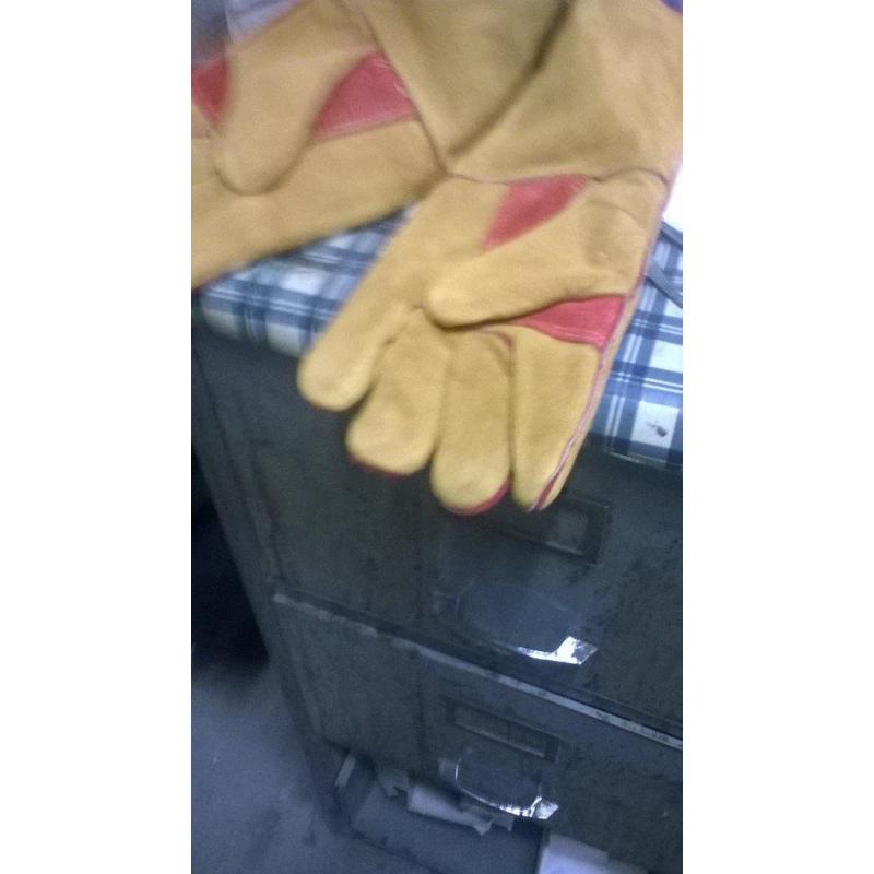 3 PAIRS ARCO WELDING GLOVES BRAND NEW
