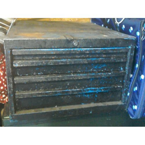 Metal tool box