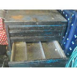 Metal tool box