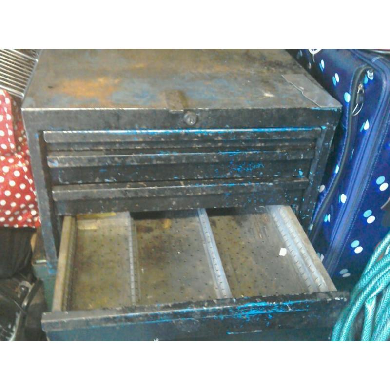 Metal tool box