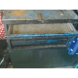 Metal tool box