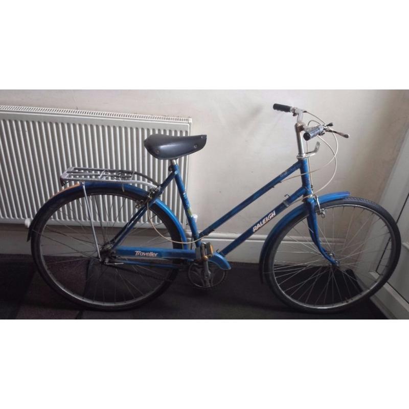 Vintage Ladies Raleigh Traveller Town Hybrid Bike