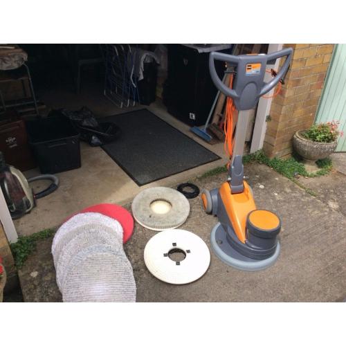 17" Taski Ergodisc 200 Rotary Machine with Drive Board & Shampoo Brush & Pads