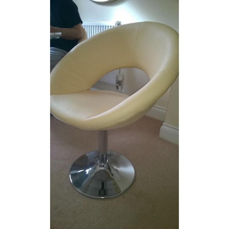 Round glass dining table with 4 chairs