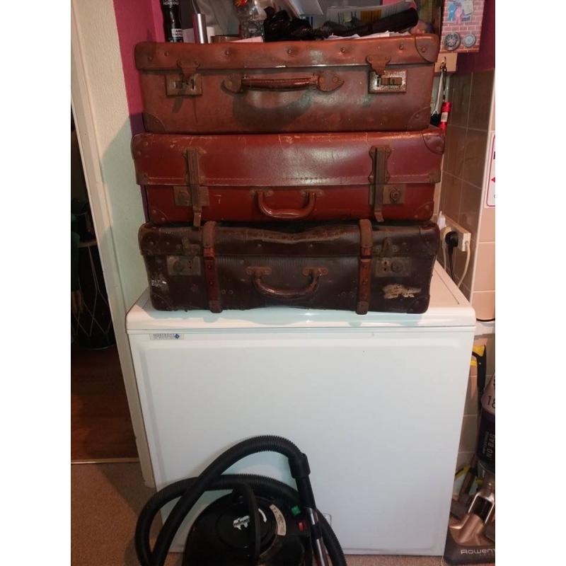 3 Vintage suitcases