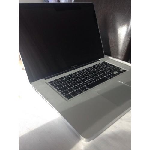 MacBook Pro 15inch/ Intel core 2 duo/ 8gb ram / 250GB SSD/ El