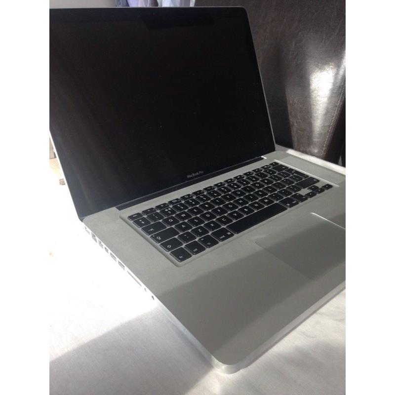MacBook Pro 15inch/ Intel core 2 duo/ 8gb ram / 250GB SSD/ El