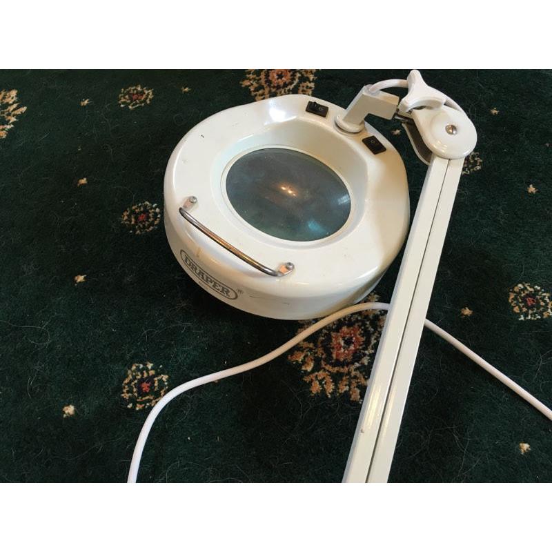 Draper Magnifier Glass Stand
