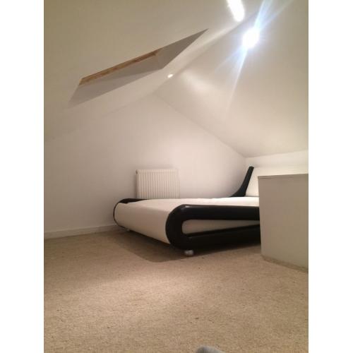 Cosy Attic room in nice houseshare only 275 all bills included ! Rusholme close city /oxford rd
