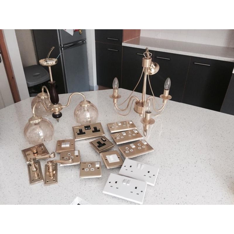 Assorted brass lights and electrical fittings