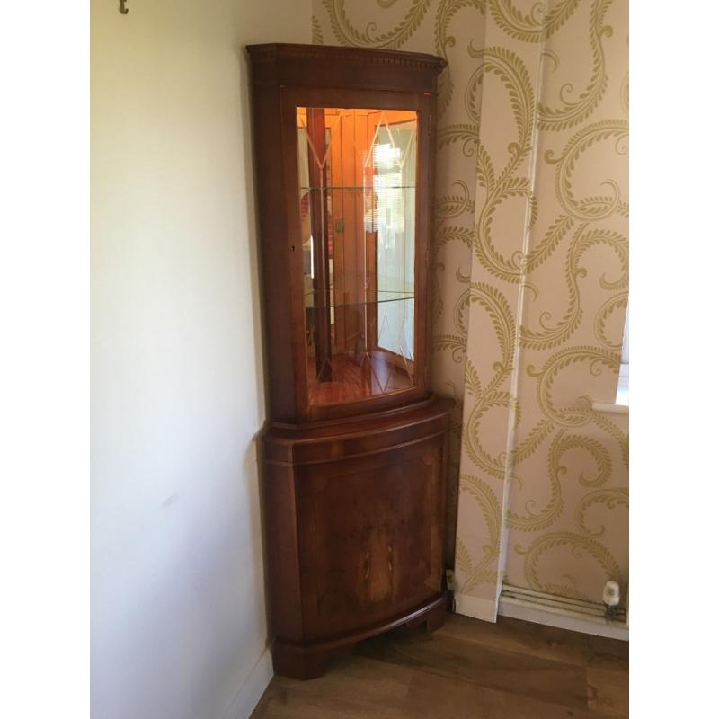 Corner Display Unit