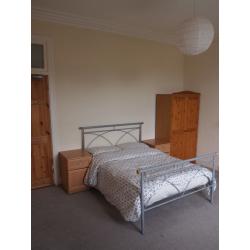 Large double bedroom in the city centre - Wifi, Utility included (short-term let)