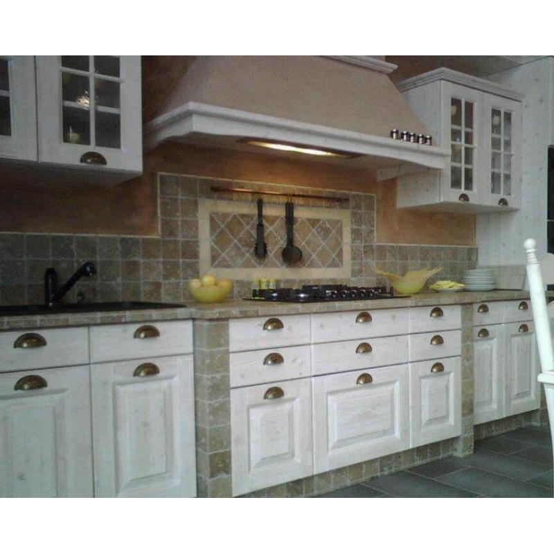 Kitchen /fitted furniture fitter with over 20 years experience in Italy