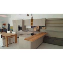 Kitchen /fitted furniture fitter with over 20 years experience in Italy