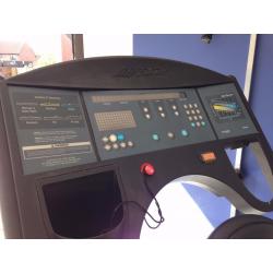 Life Fitness 9500HR Next Generation Commercial Treadmill