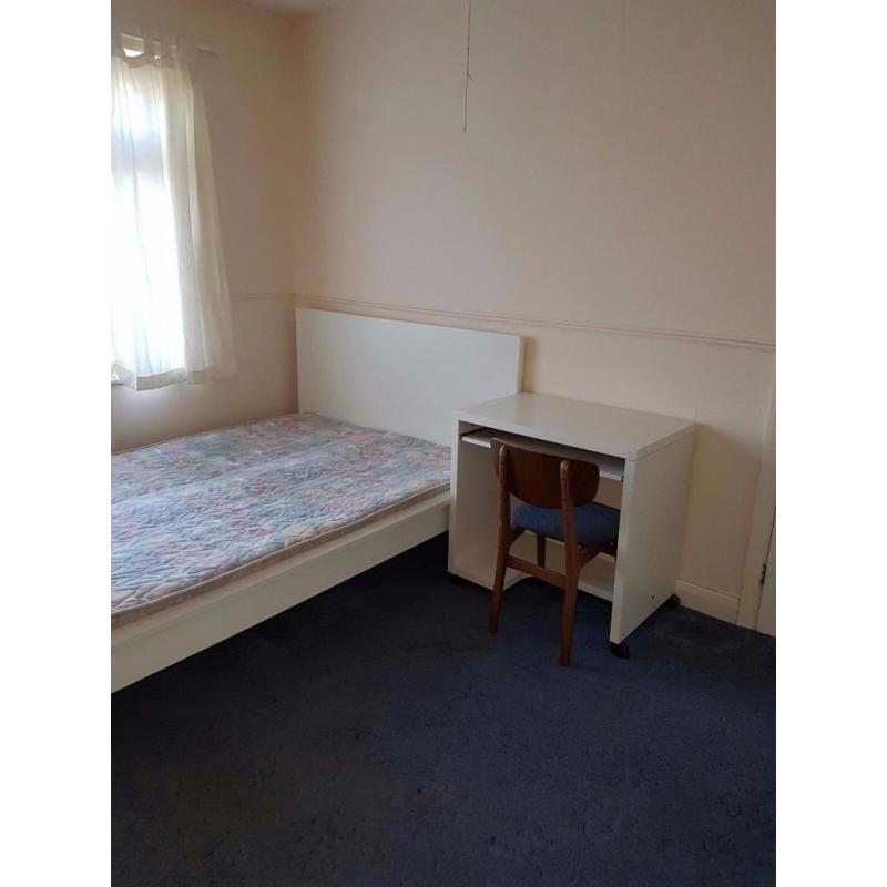 Double room in shared house, Bedminster Down