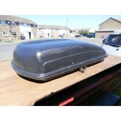 Roof box