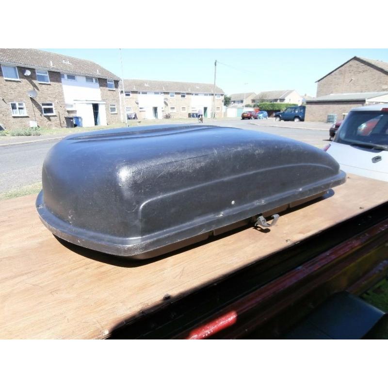 Roof box