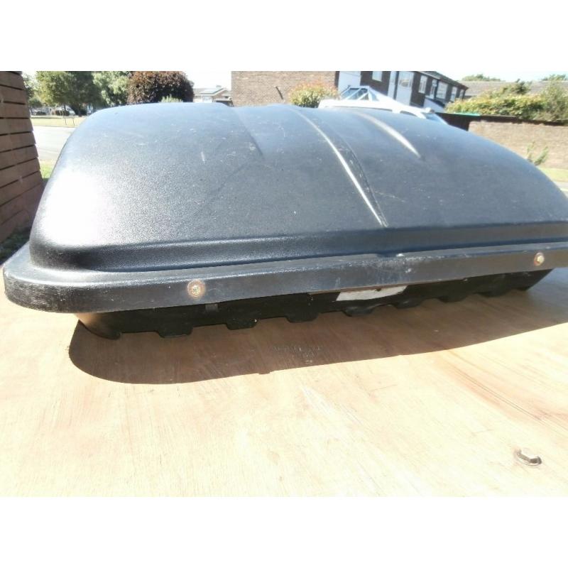 Roof box