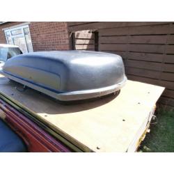 Roof box