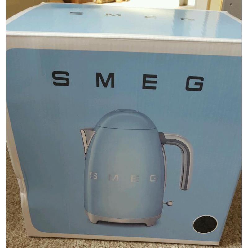 BNIB. Black Smeg Kettle KLF01