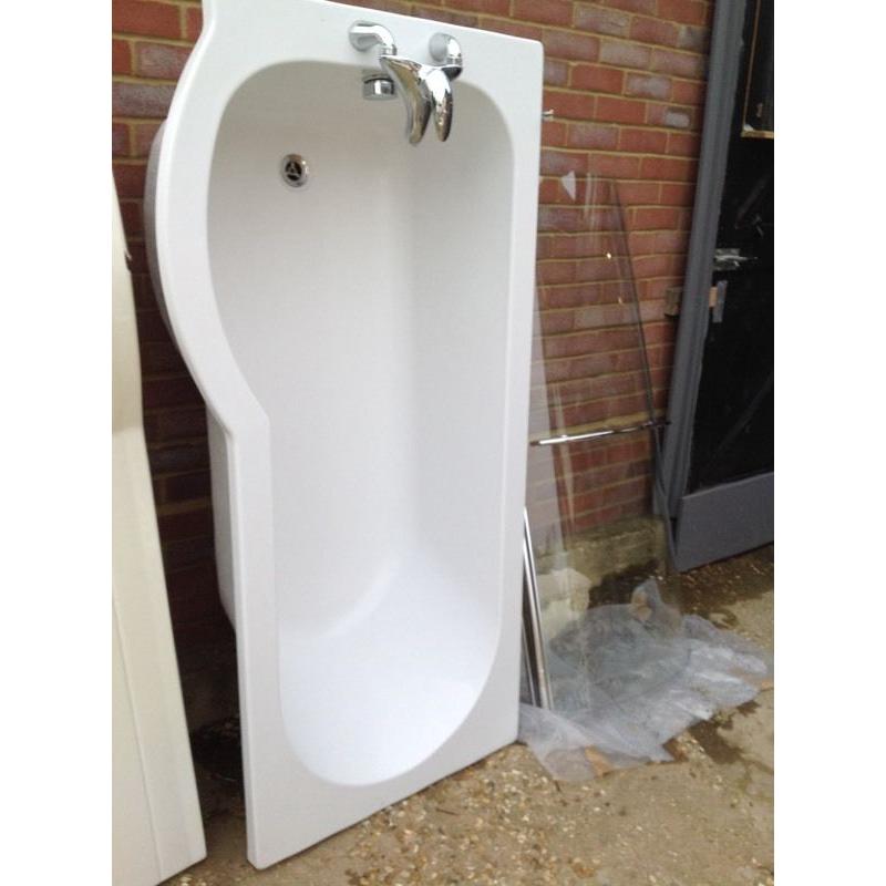 P shape bath with screen and mix tap