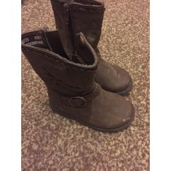 4 Pairs of toddler boots