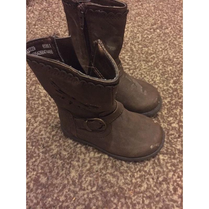 4 Pairs of toddler boots