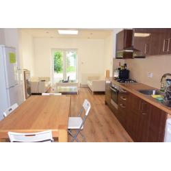 Modern and comfortable single room soon available in zone 2! 10 mins from East Acton tube station!