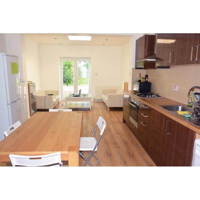 Modern and comfortable single room soon available in zone 2! 10 mins from East Acton tube station!