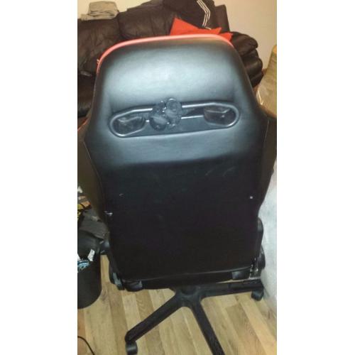 DX Racer Gaming Chair Very good state - BARGAIN DUE TO MOVING (GTG BEFORE 15/08/2016)