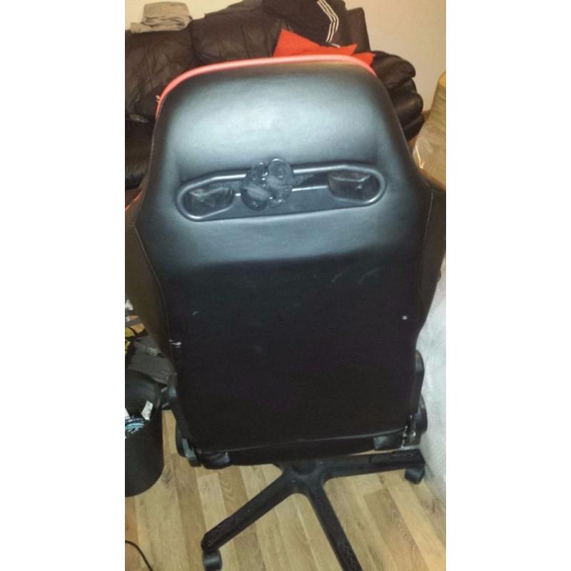 DX Racer Gaming Chair Very good state - BARGAIN DUE TO MOVING (GTG BEFORE 15/08/2016)