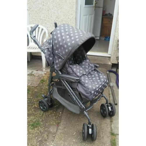Mama and papa pushchair