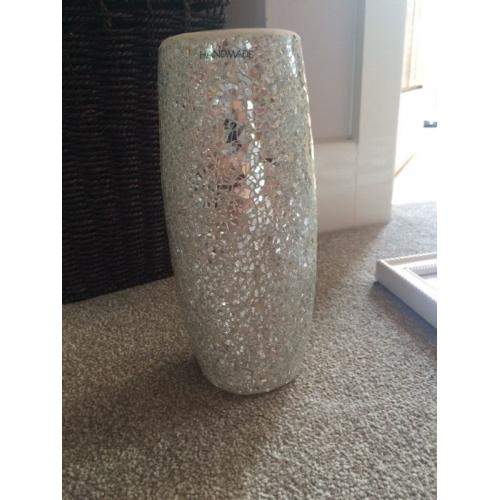 Ceramic sparkling vase