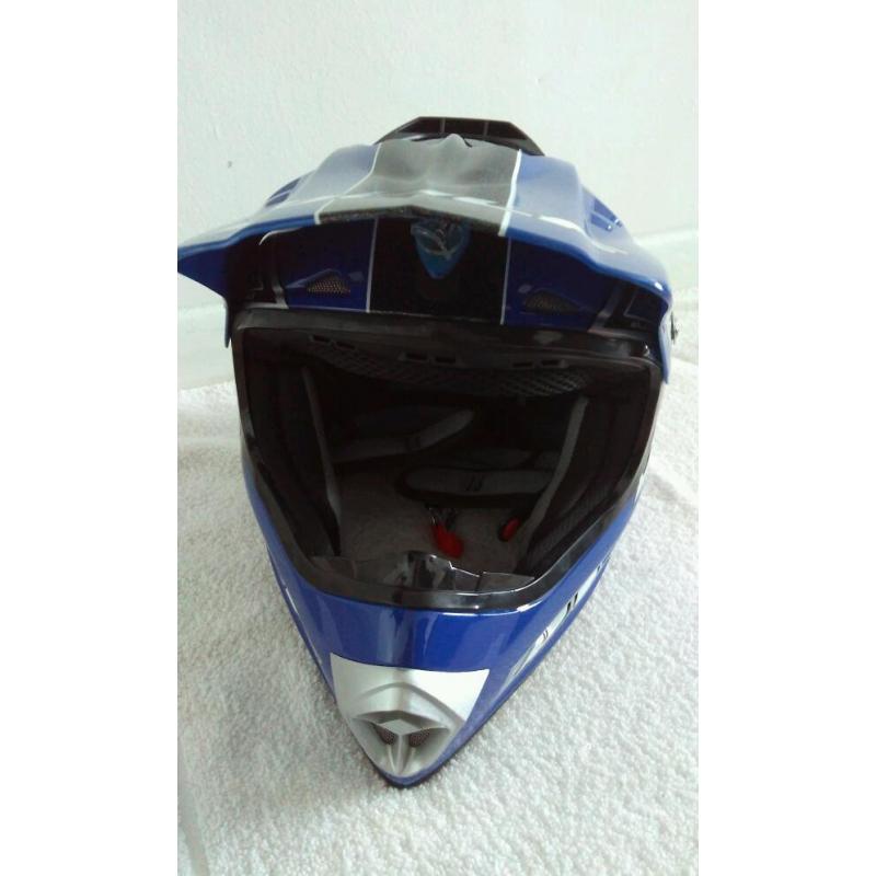 Wulfsport kids off road full face helmet.