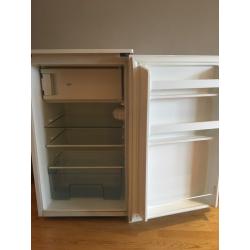 Nearly new Fridge+freezer to sell.