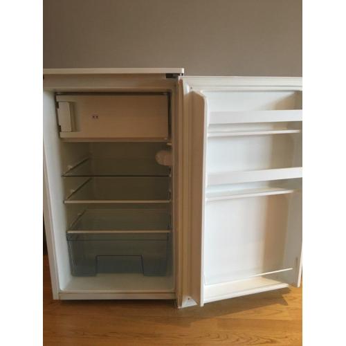 Nearly new Fridge+freezer to sell.
