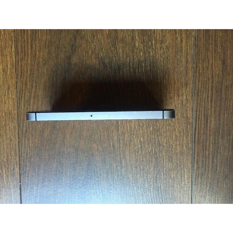 iPhone 5s - Space Grey - 16GB - Locked on O2 - NO OFFERS